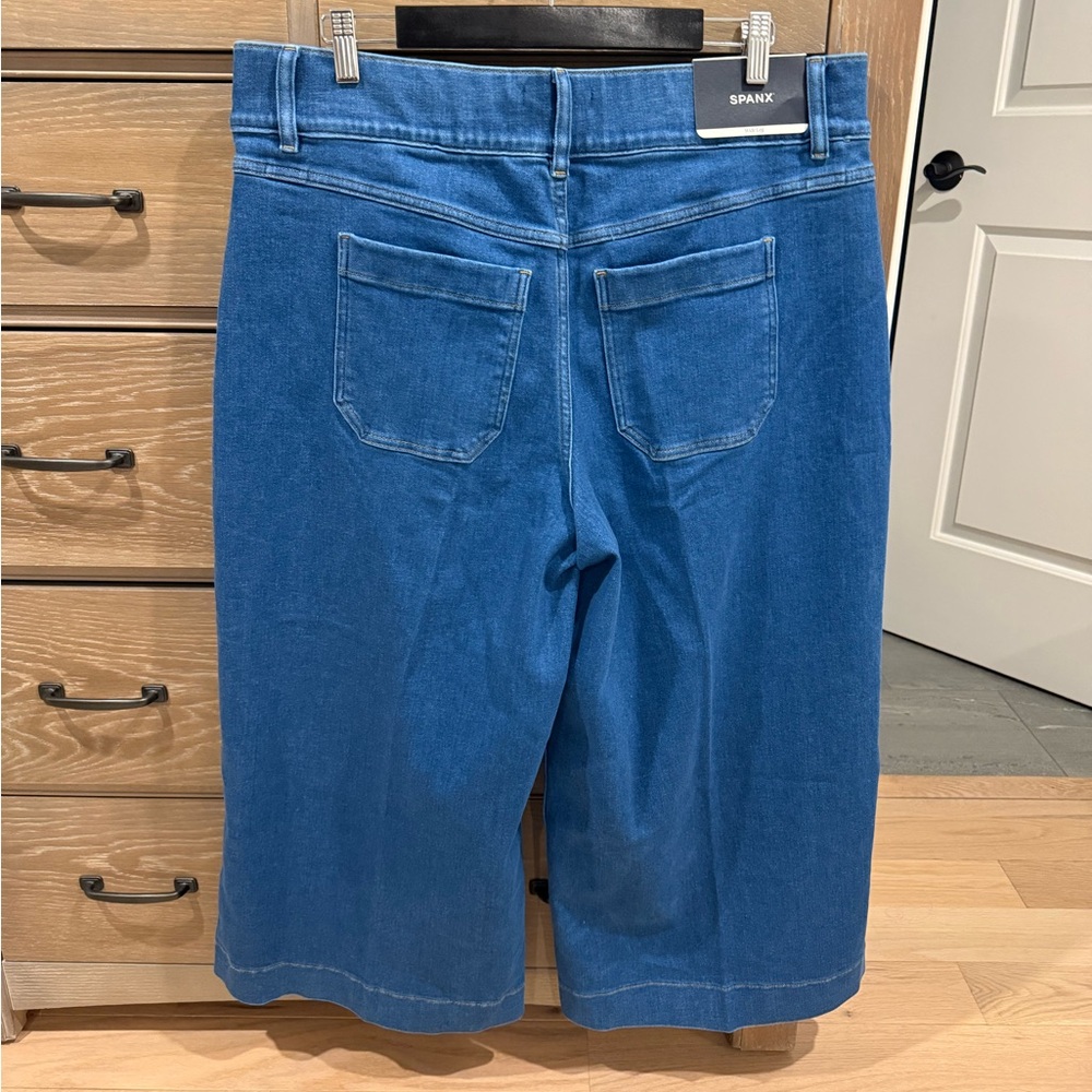 NWT SPANXshape™ EveryWear
Cropped Wide Leg Jeans with Patch Pockets - 2X Petite